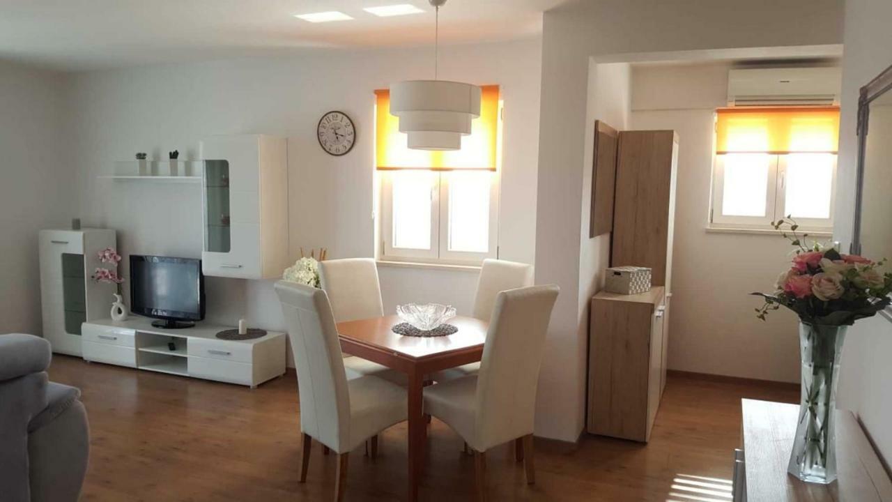 Cozy Apartment With Sea View Каштела Экстерьер фото